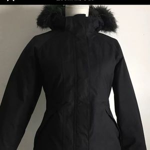 Used ounce woman’s north face coat , size small